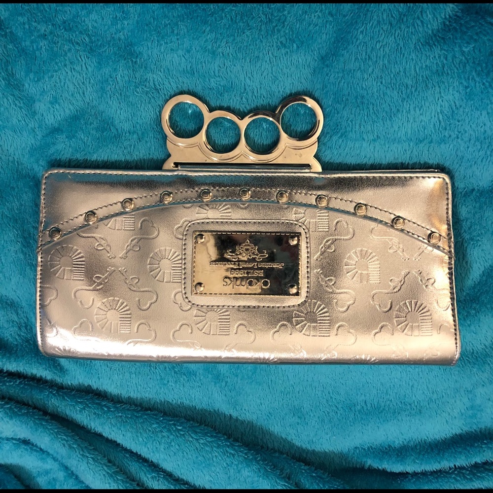 Silver knuckle clutch